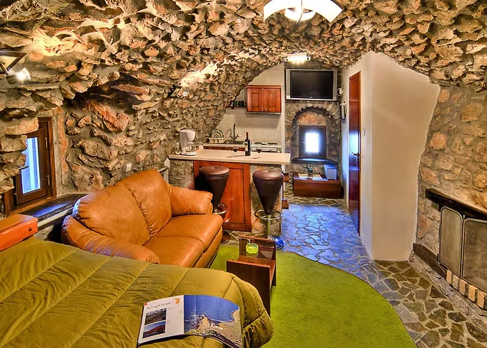 Avgonima All Seasons Hotel