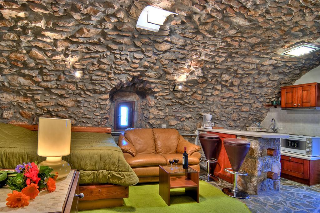 Seasons Aparthotel 2*