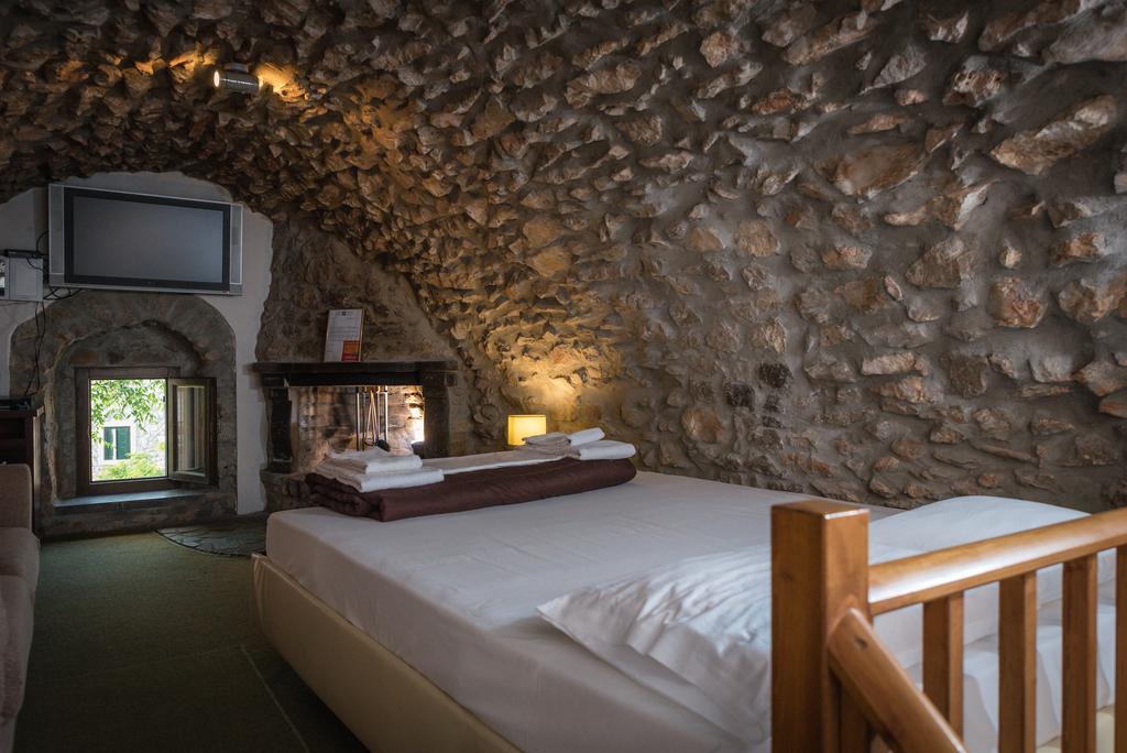 Aparthotel Seasons Avgonima