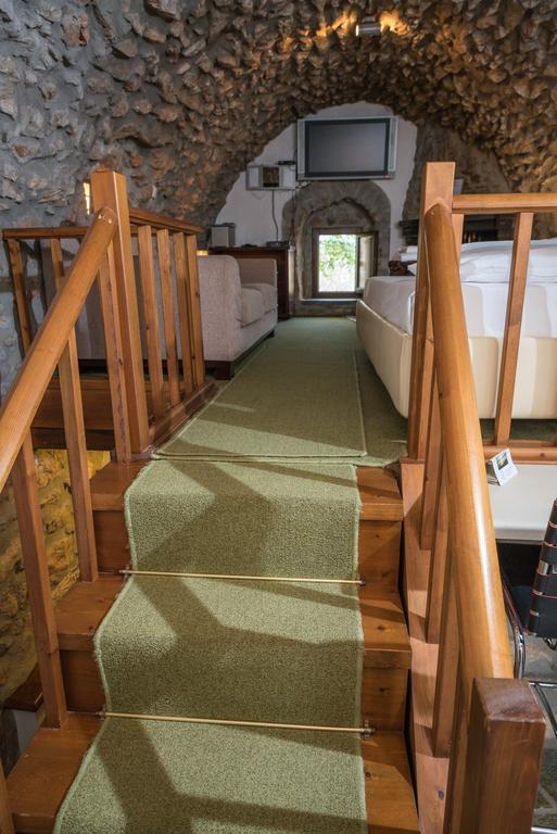 Aparthotel Seasons Avgonima